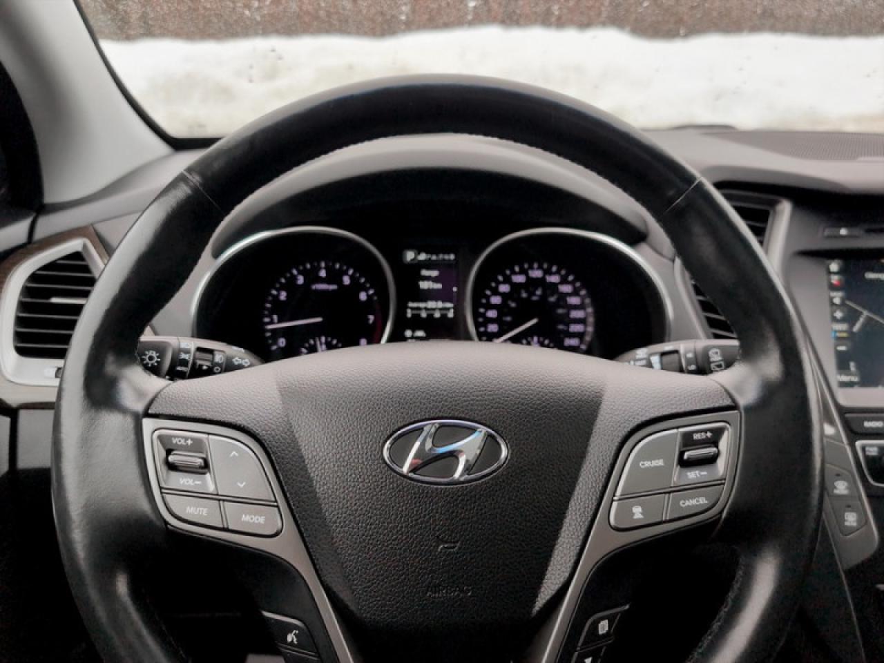 2017 Hyundai Santa Fe Sport 2.0T Ultimate  **LOW KMS - 1 OWNER** Photo