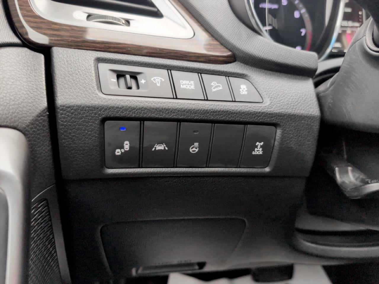 2017 Hyundai Santa Fe Sport 2.0T Ultimate  **LOW KMS - 1 OWNER** Photo