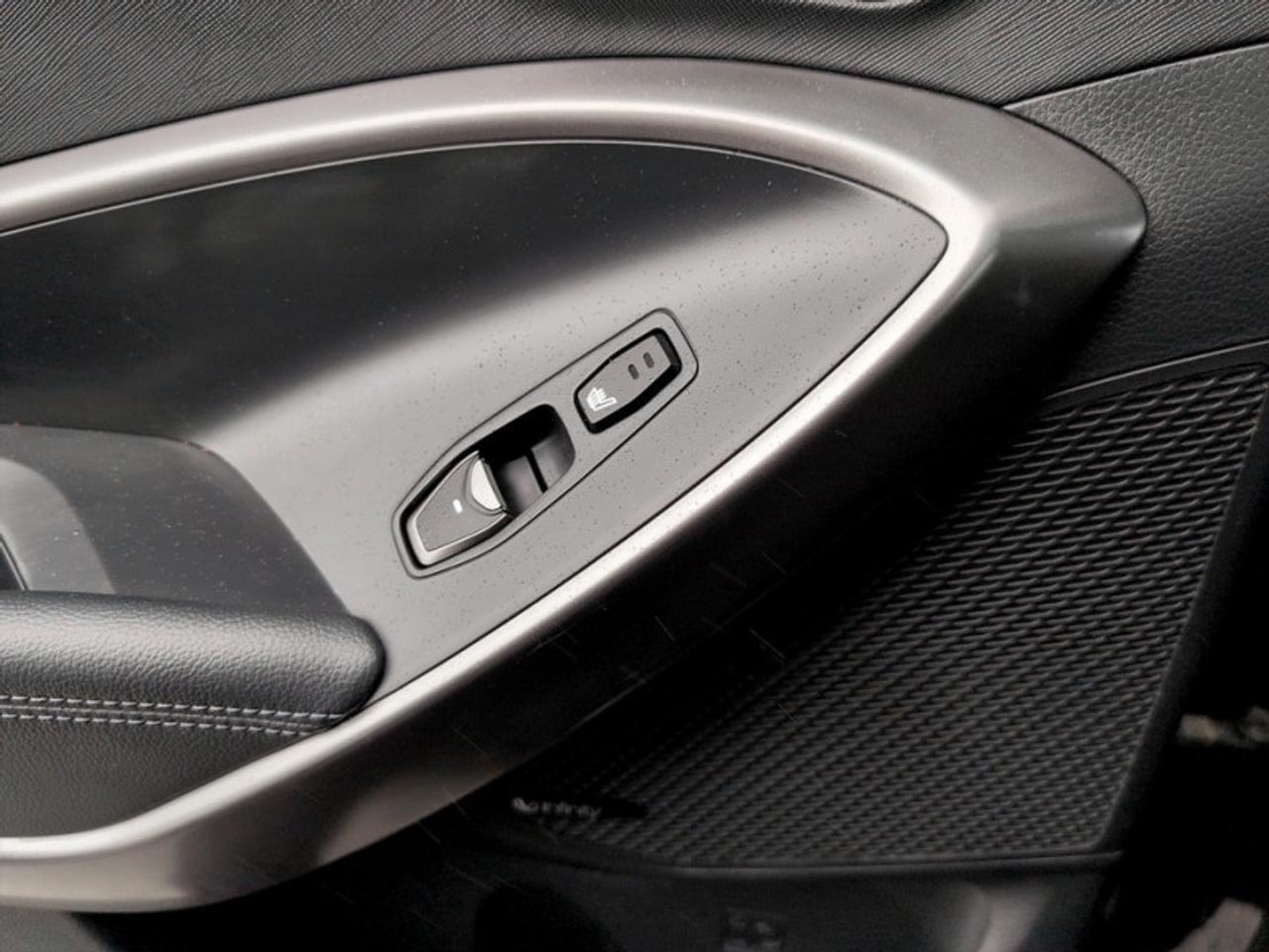 2017 Hyundai Santa Fe Sport 2.0T Ultimate  **LOW KMS - 1 OWNER** Photo