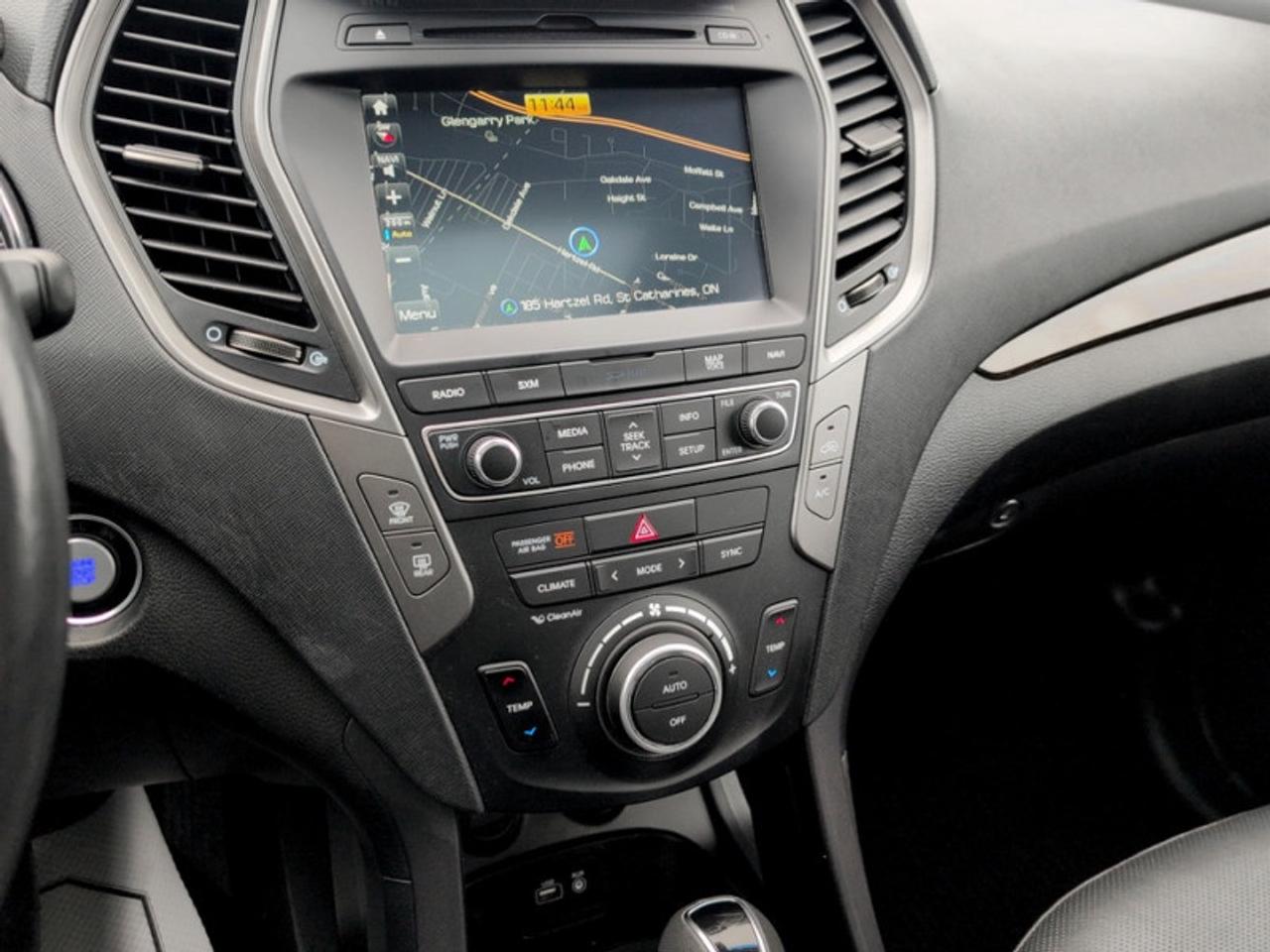 2017 Hyundai Santa Fe Sport 2.0T Ultimate  **LOW KMS - 1 OWNER** Photo