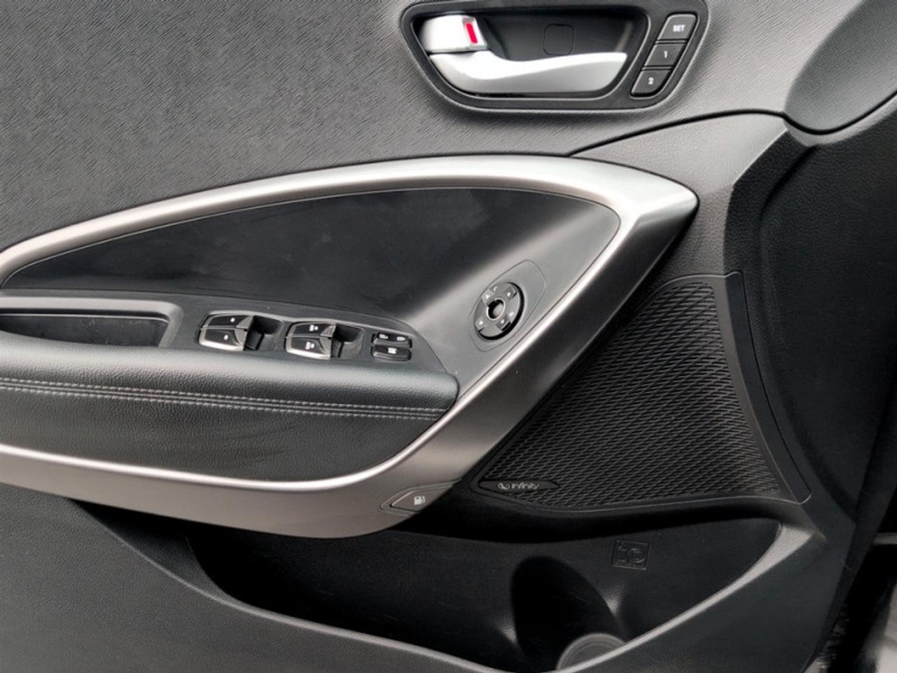 2017 Hyundai Santa Fe Sport 2.0T Ultimate  **LOW KMS - 1 OWNER** Photo