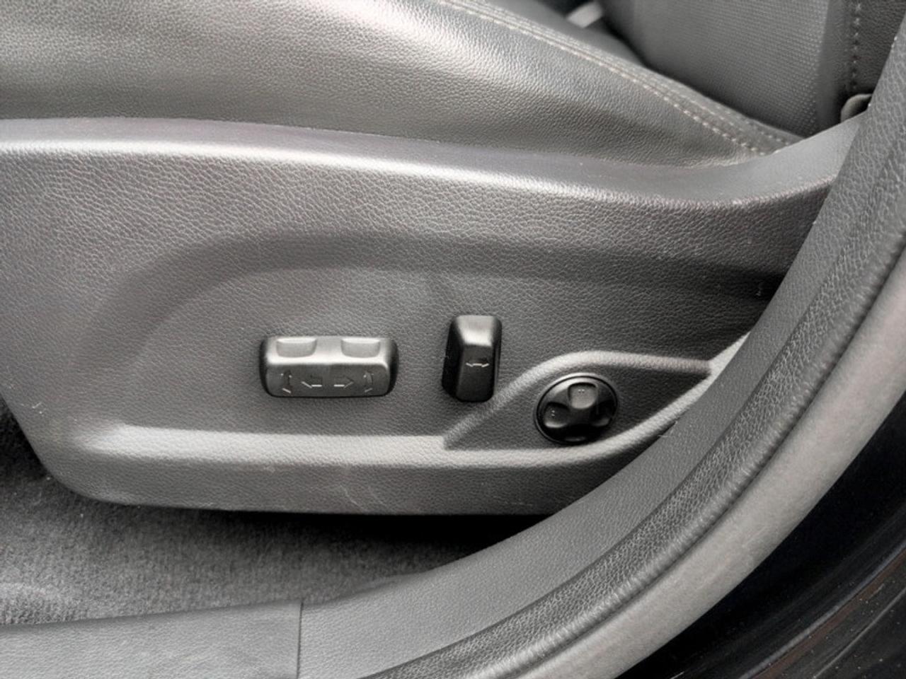 2017 Hyundai Santa Fe Sport 2.0T Ultimate  **LOW KMS - 1 OWNER** Photo