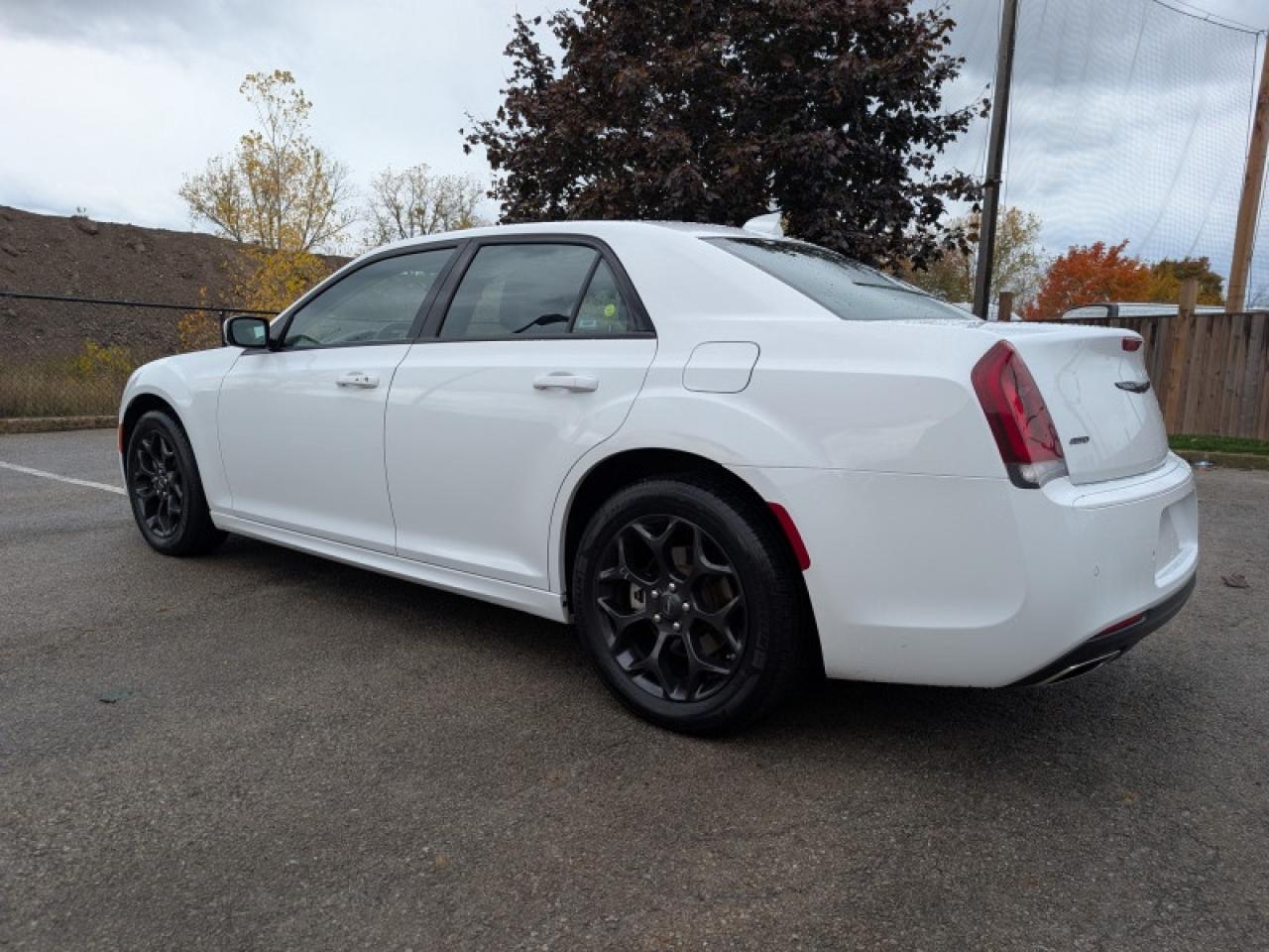2023 Chrysler 300 Touring L  **COMFORT/SAFETYTEC+ GROUP** Photo2