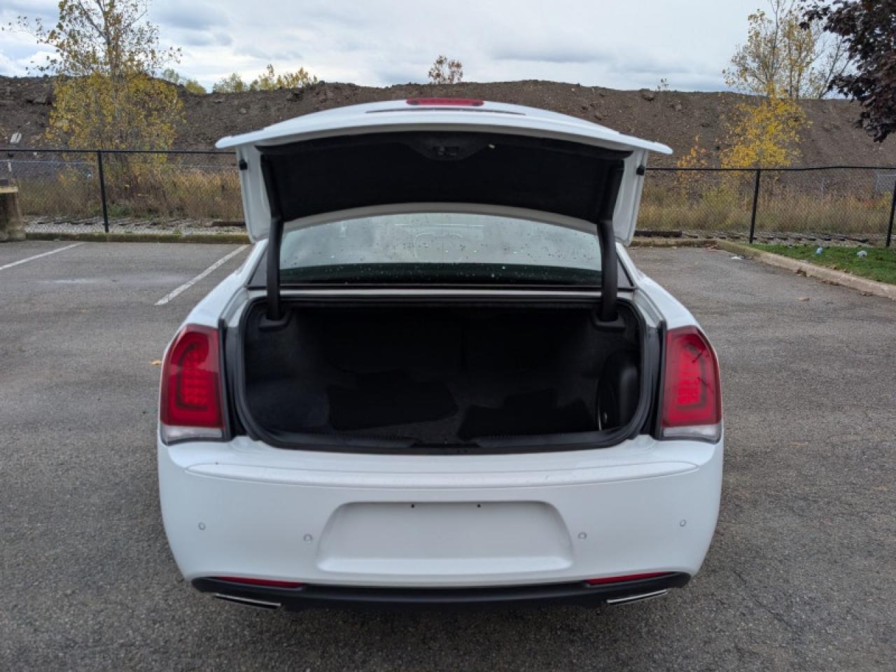 2023 Chrysler 300 Touring L  **COMFORT/SAFETYTEC+ GROUP** Photo