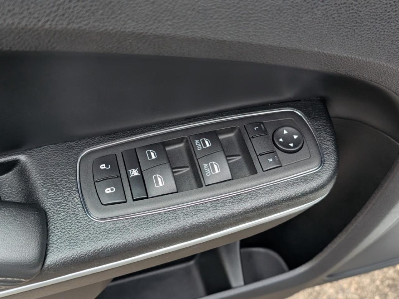 2023 Chrysler 300 Touring L  **COMFORT/SAFETYTEC+ GROUP** Photo