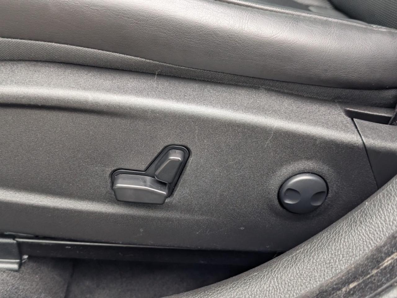 2023 Chrysler 300 Touring L  **COMFORT/SAFETYTEC+ GROUP** Photo