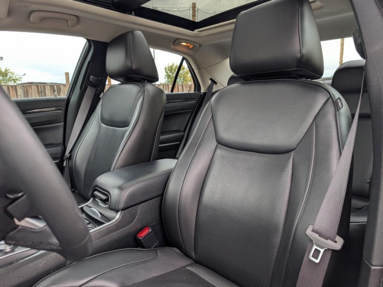 2023 Chrysler 300 Touring L  **COMFORT/SAFETYTEC+ GROUP** Photo