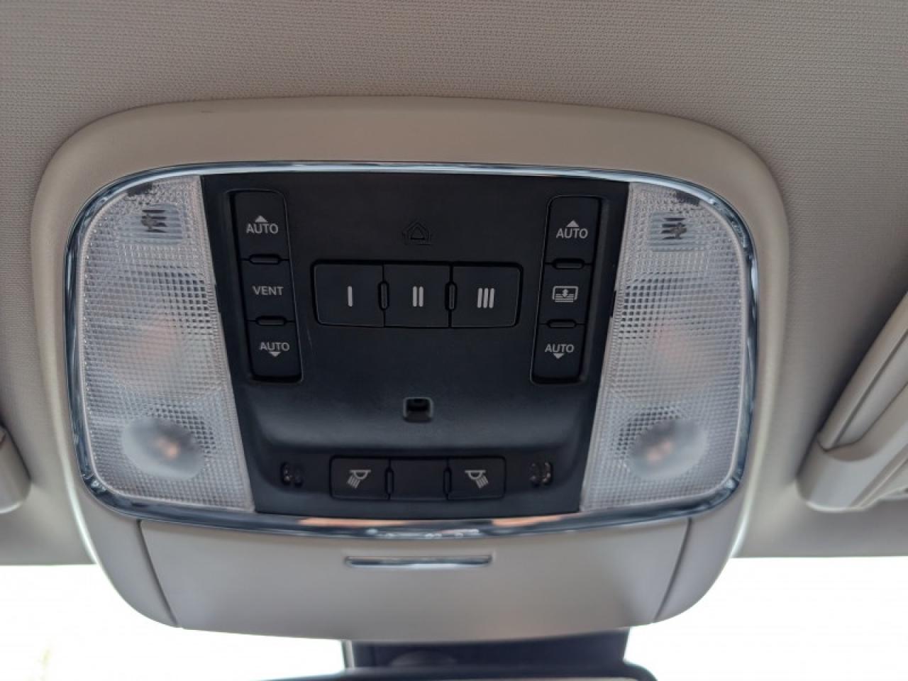 2023 Chrysler 300 Touring L  **COMFORT/SAFETYTEC+ GROUP** Photo