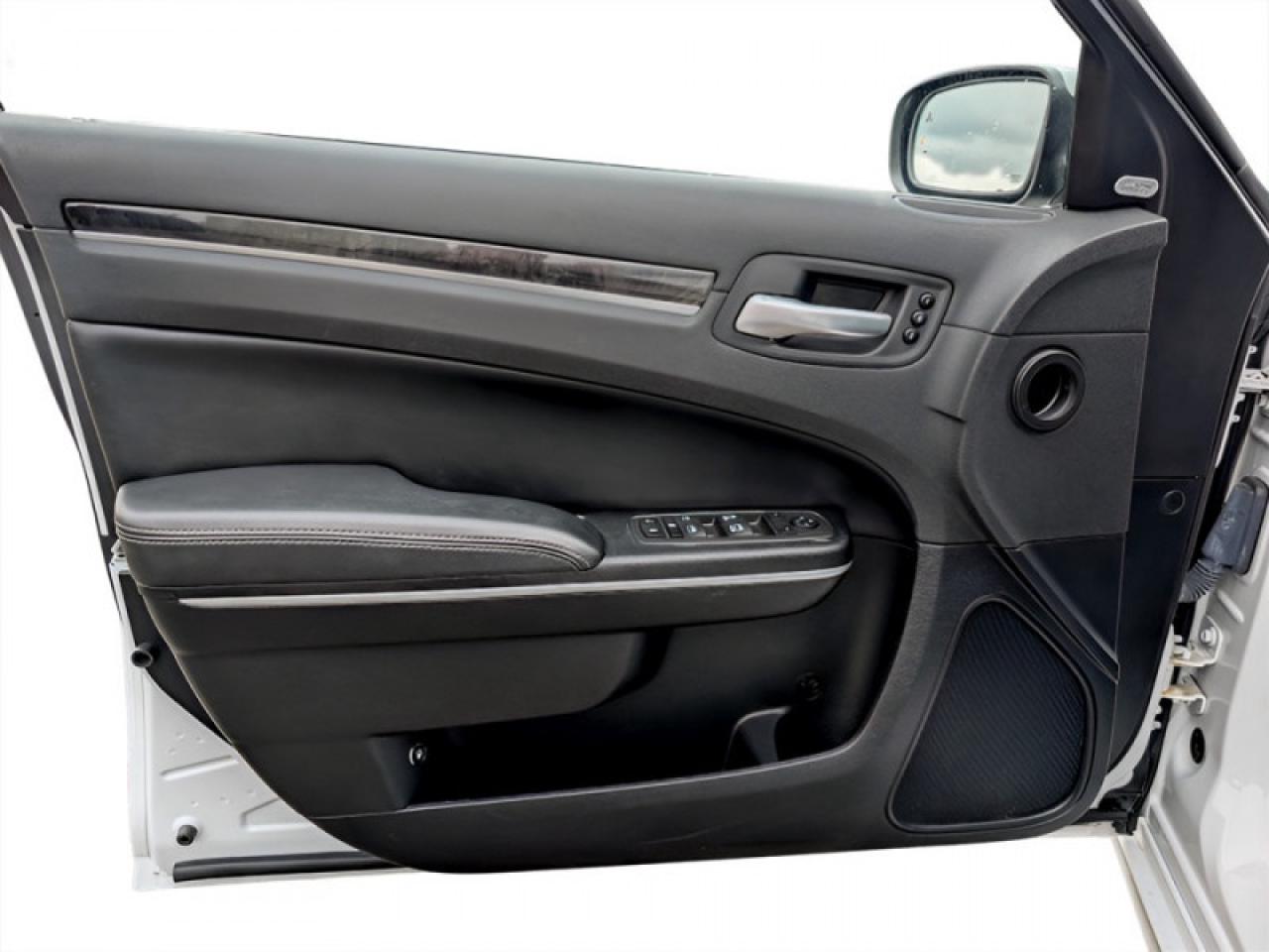 2023 Chrysler 300 Touring L  **COMFORT/SAFETYTEC+ GROUP** Photo