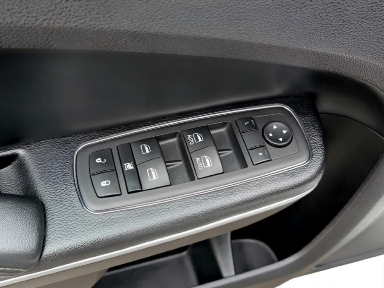 2023 Chrysler 300 Touring L  **COMFORT/SAFETYTEC+ GROUP** Photo