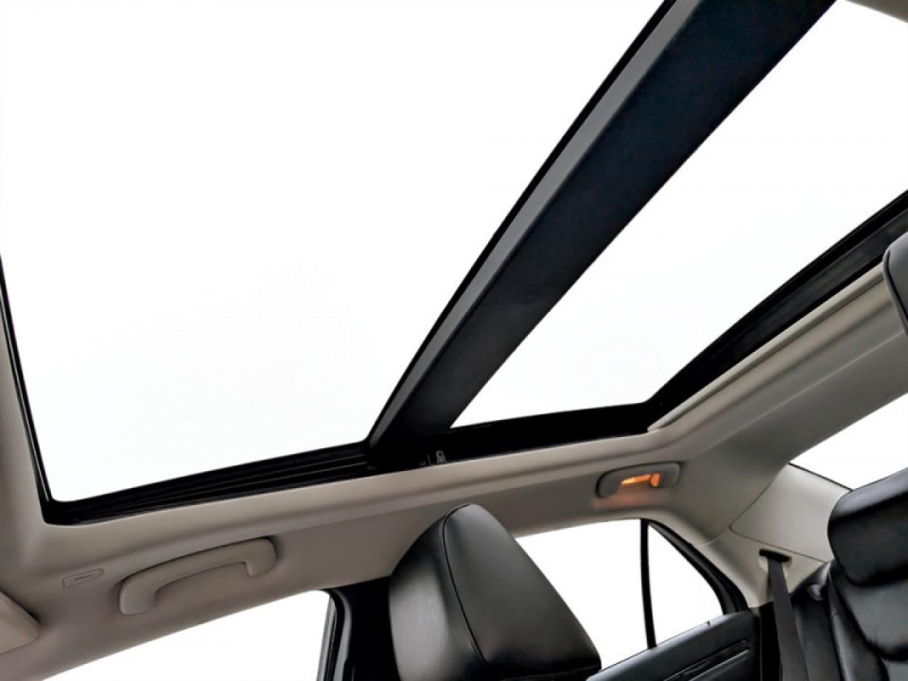 2023 Chrysler 300 Touring L  **COMFORT/SAFETYTEC+ GROUP** Photo