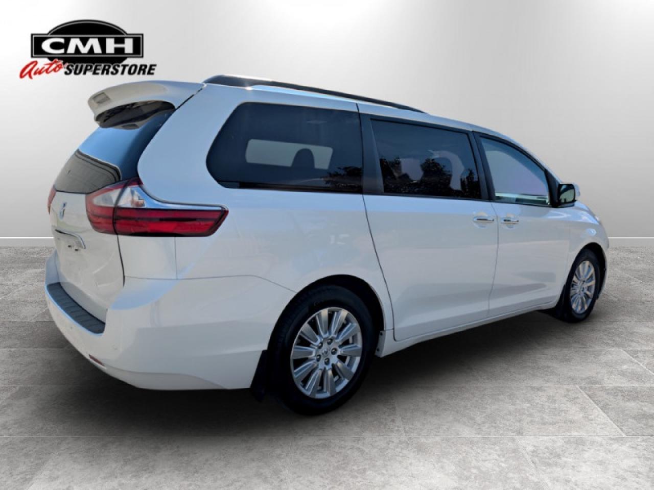 2017 Toyota Sienna Limited FWD 7-Passenger  **34 SERVICE RECS.** Photo4