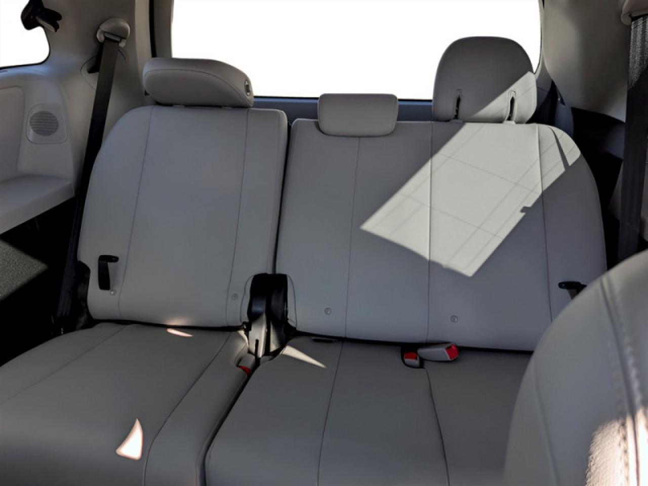 2017 Toyota Sienna Limited FWD 7-Passenger  **34 SERVICE RECS.** Photo