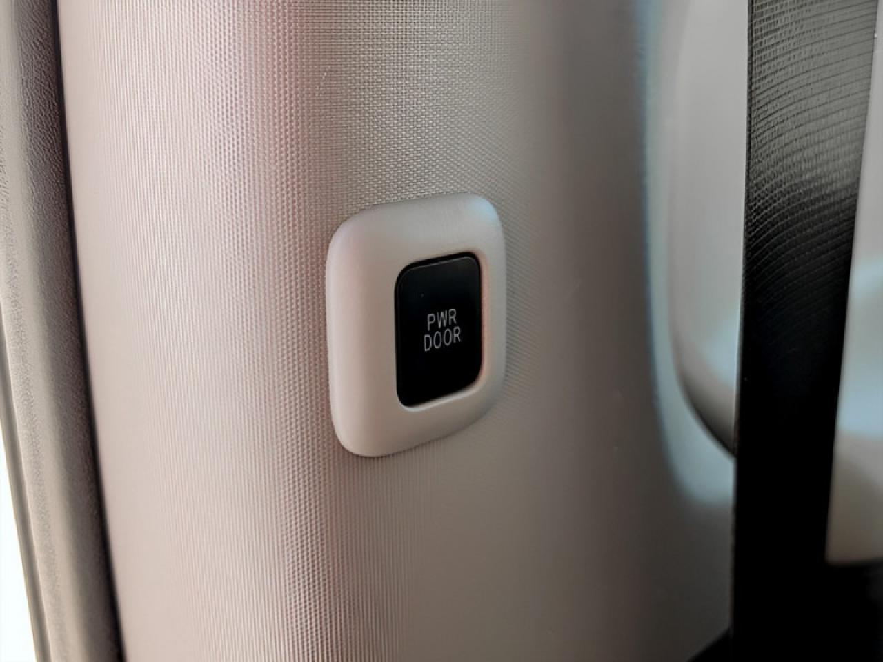 2017 Toyota Sienna Limited FWD 7-Passenger  **34 SERVICE RECS.** Photo