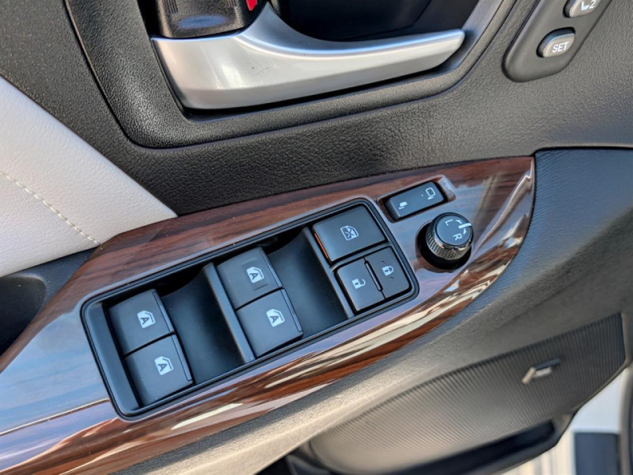 2017 Toyota Sienna Limited FWD 7-Passenger  **34 SERVICE RECS.** Photo