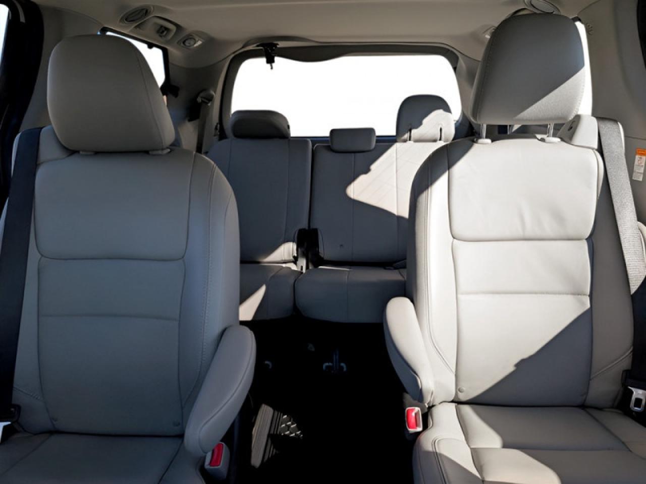 2017 Toyota Sienna Limited FWD 7-Passenger  **34 SERVICE RECS.** Photo