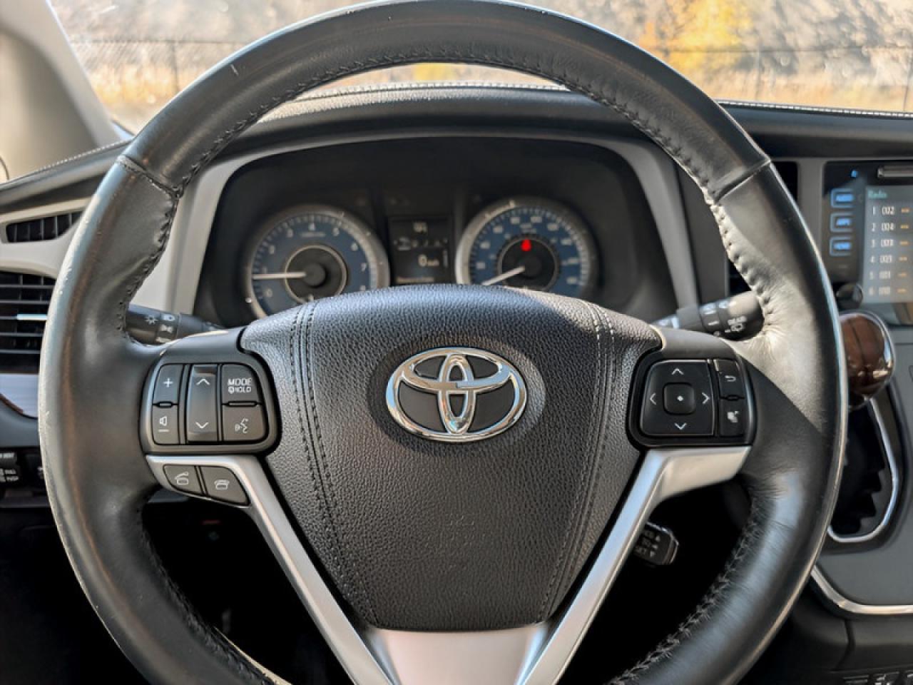 2017 Toyota Sienna Limited FWD 7-Passenger  **34 SERVICE RECS.** Photo