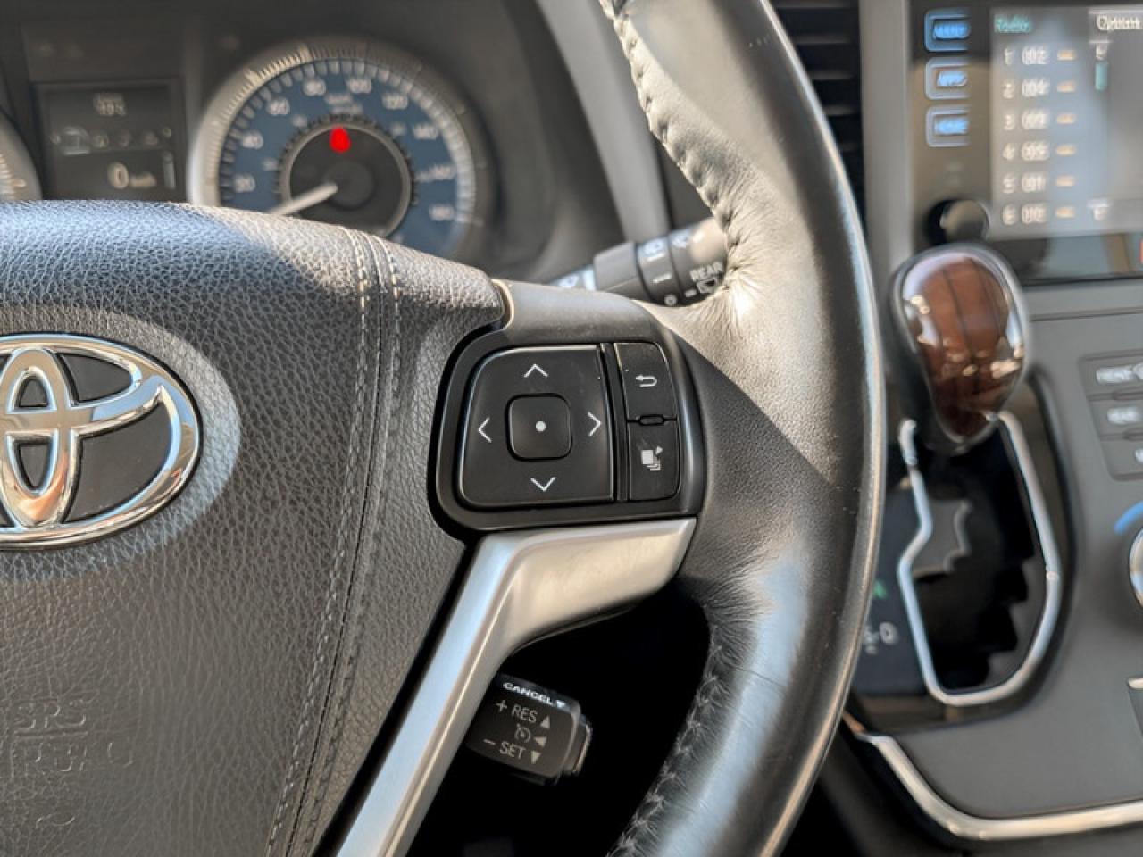 2017 Toyota Sienna Limited FWD 7-Passenger  **34 SERVICE RECS.** Photo