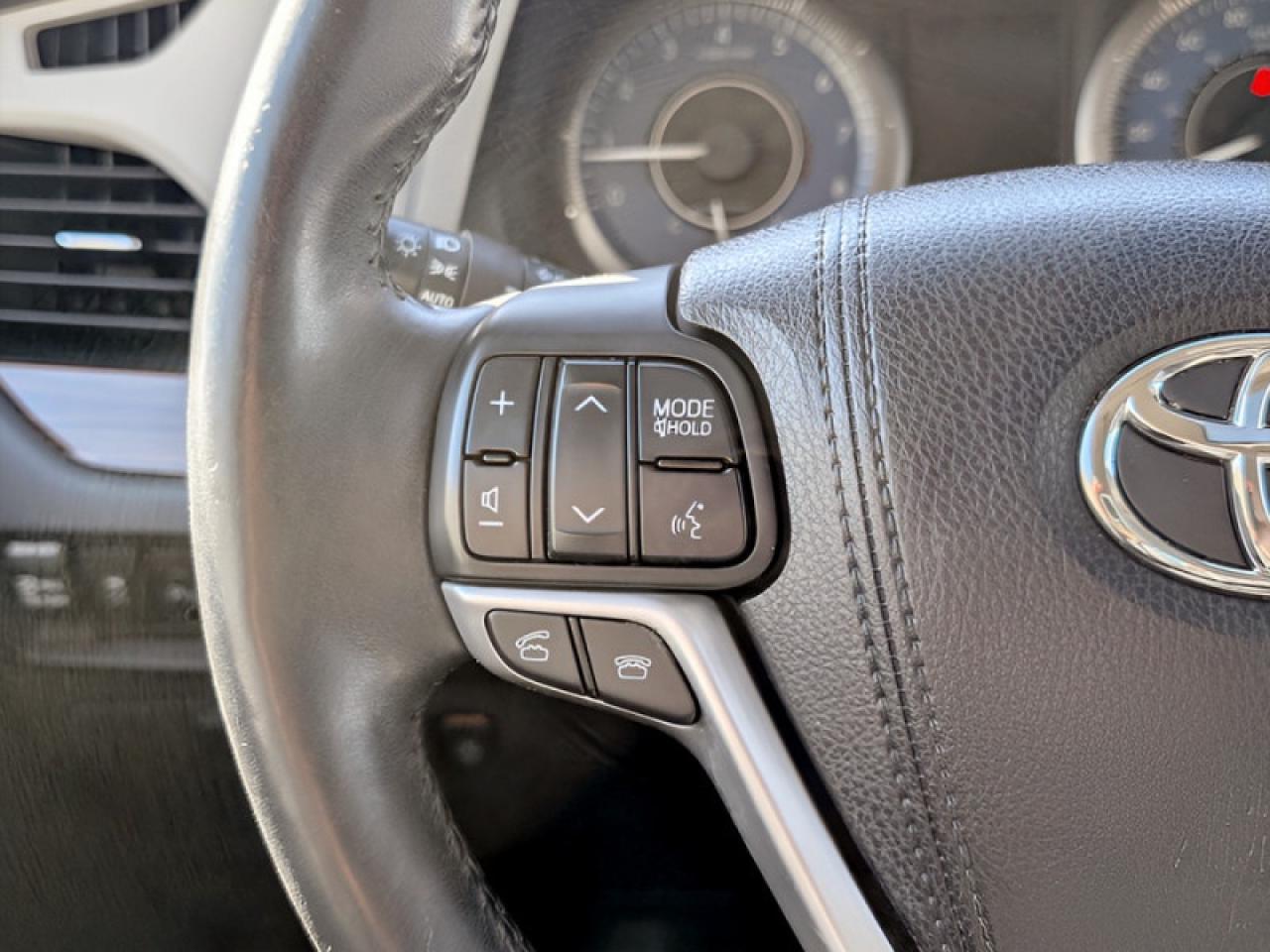 2017 Toyota Sienna Limited FWD 7-Passenger  **34 SERVICE RECS.** Photo