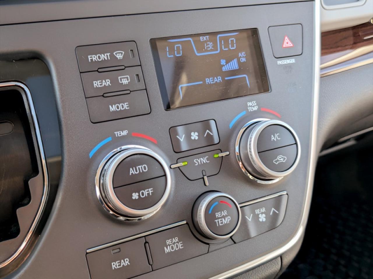 2017 Toyota Sienna Limited FWD 7-Passenger  **34 SERVICE RECS.** Photo