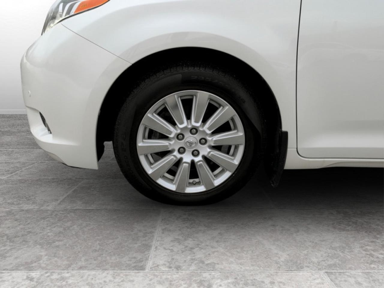 2017 Toyota Sienna Limited FWD 7-Passenger  **34 SERVICE RECS.** Photo