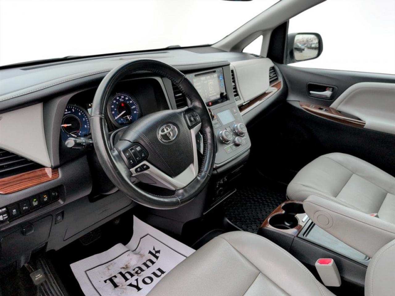 2017 Toyota Sienna Limited FWD 7-Passenger  **34 SERVICE RECS.** Photo