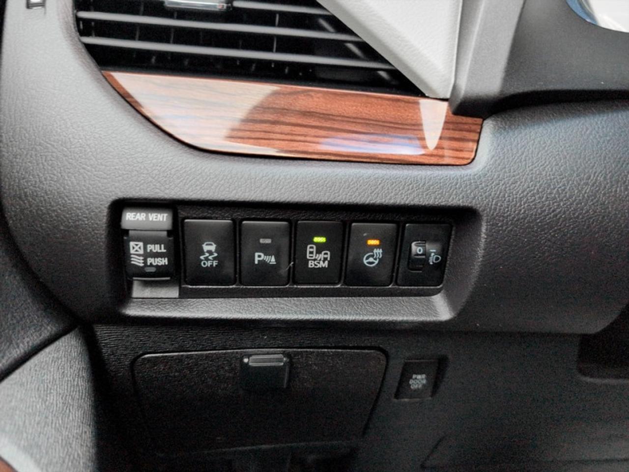 2017 Toyota Sienna Limited FWD 7-Passenger  **34 SERVICE RECS.** Photo