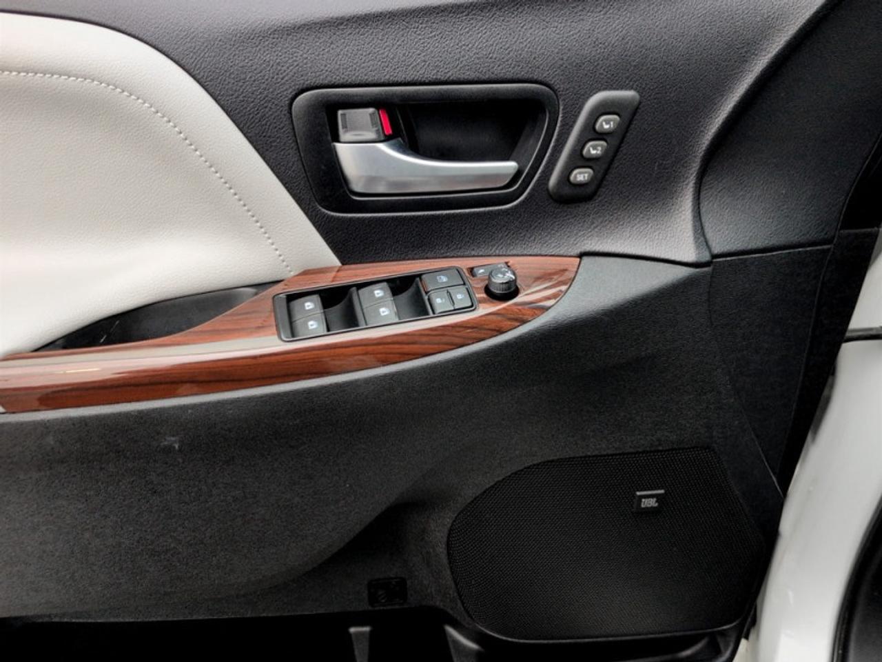 2017 Toyota Sienna Limited FWD 7-Passenger  **34 SERVICE RECS.** Photo