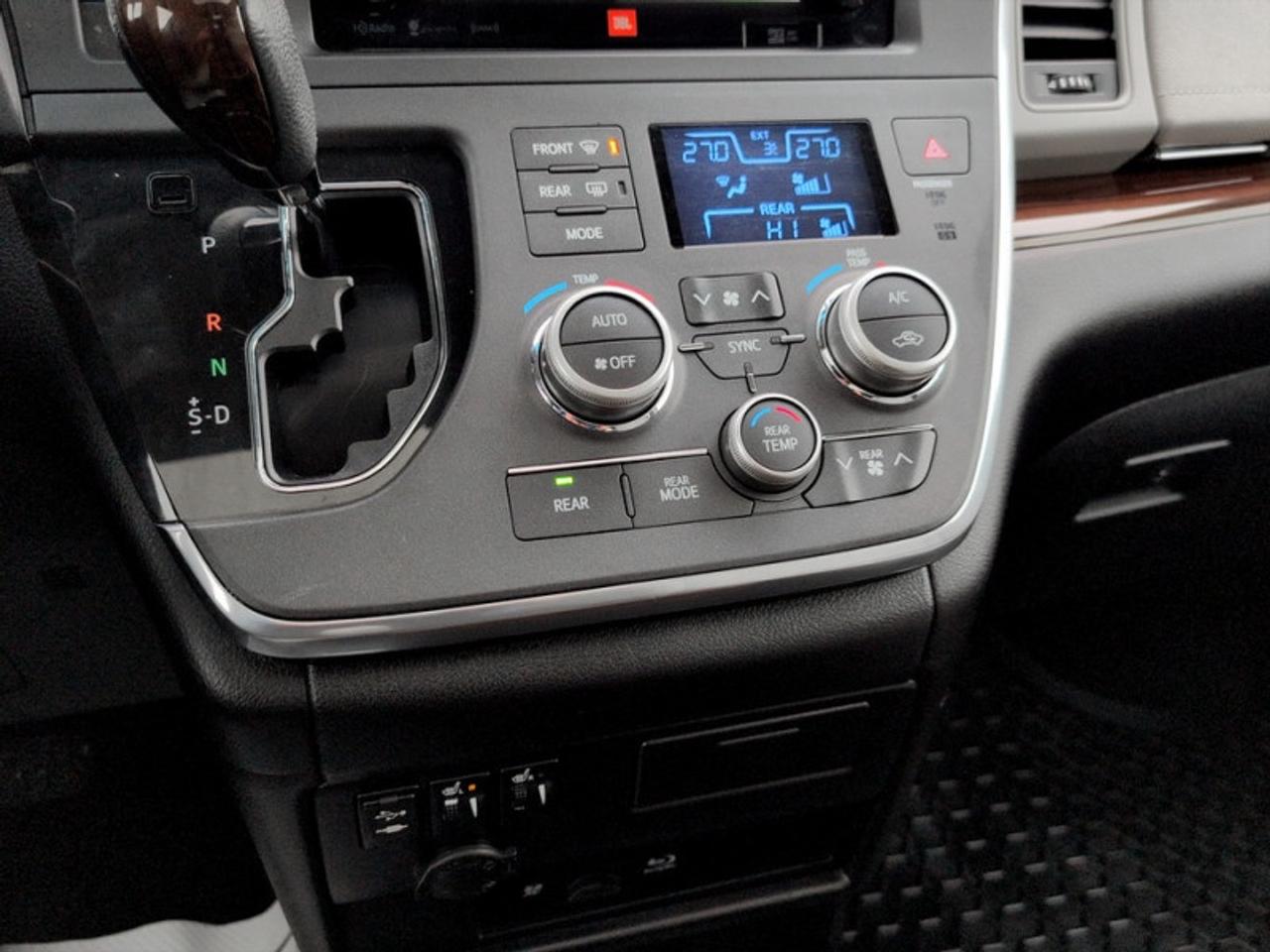 2017 Toyota Sienna Limited FWD 7-Passenger  **34 SERVICE RECS.** Photo