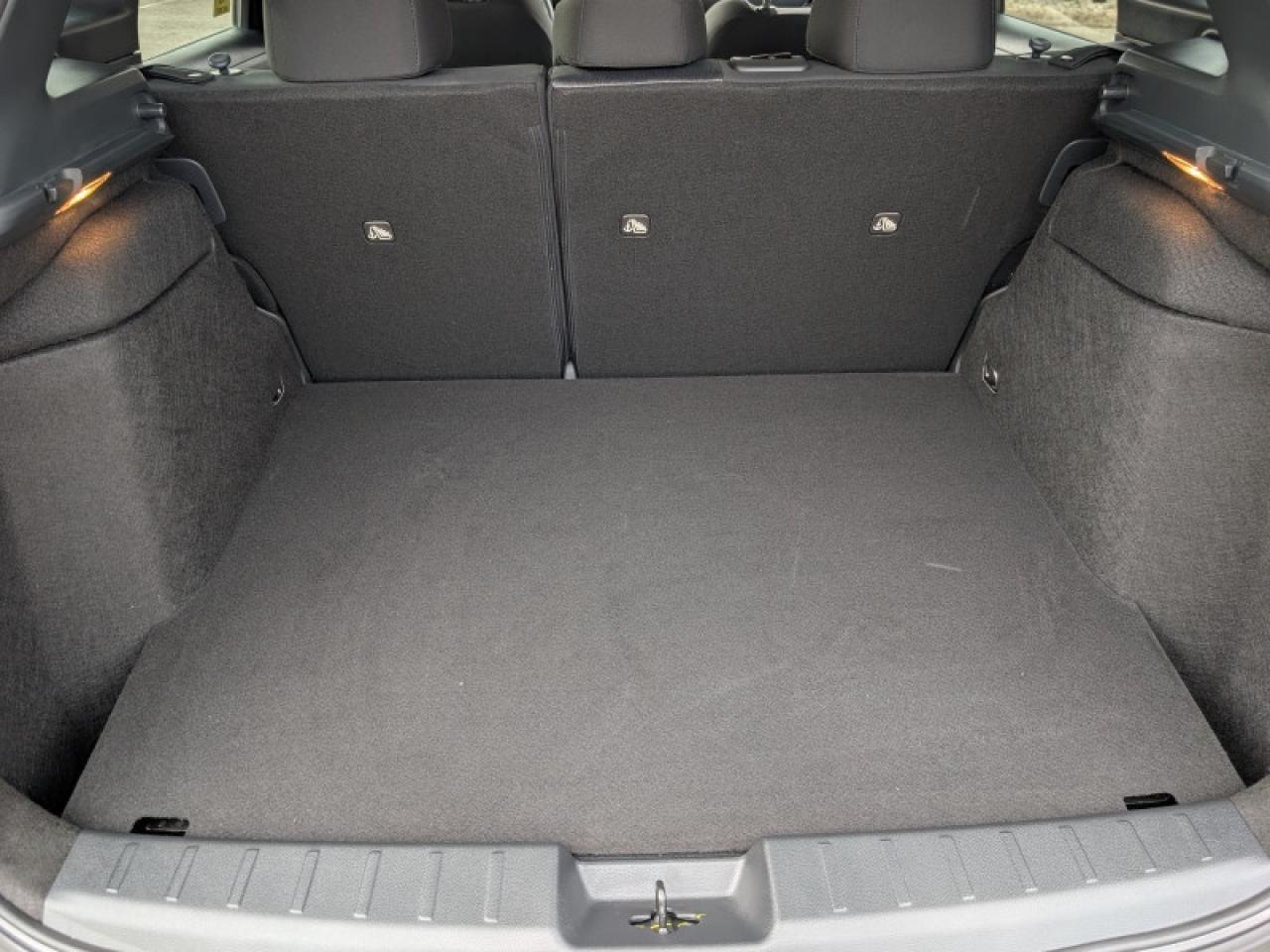 2025 Nissan Kicks SV  **LIKE NEW - ULTRA LOW KMS** Photo