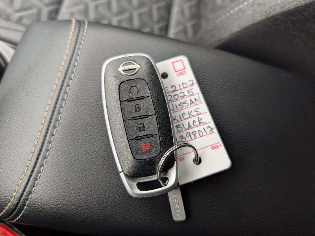 2025 Nissan Kicks SV  **LIKE NEW - ULTRA LOW KMS** Photo