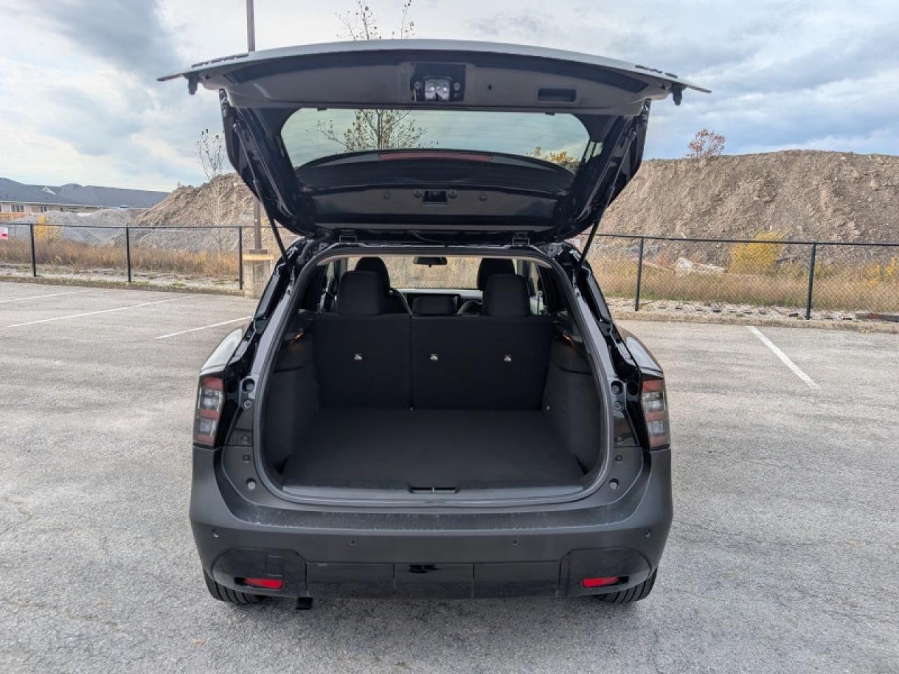 2025 Nissan Kicks SV  **LIKE NEW - ULTRA LOW KMS** Photo