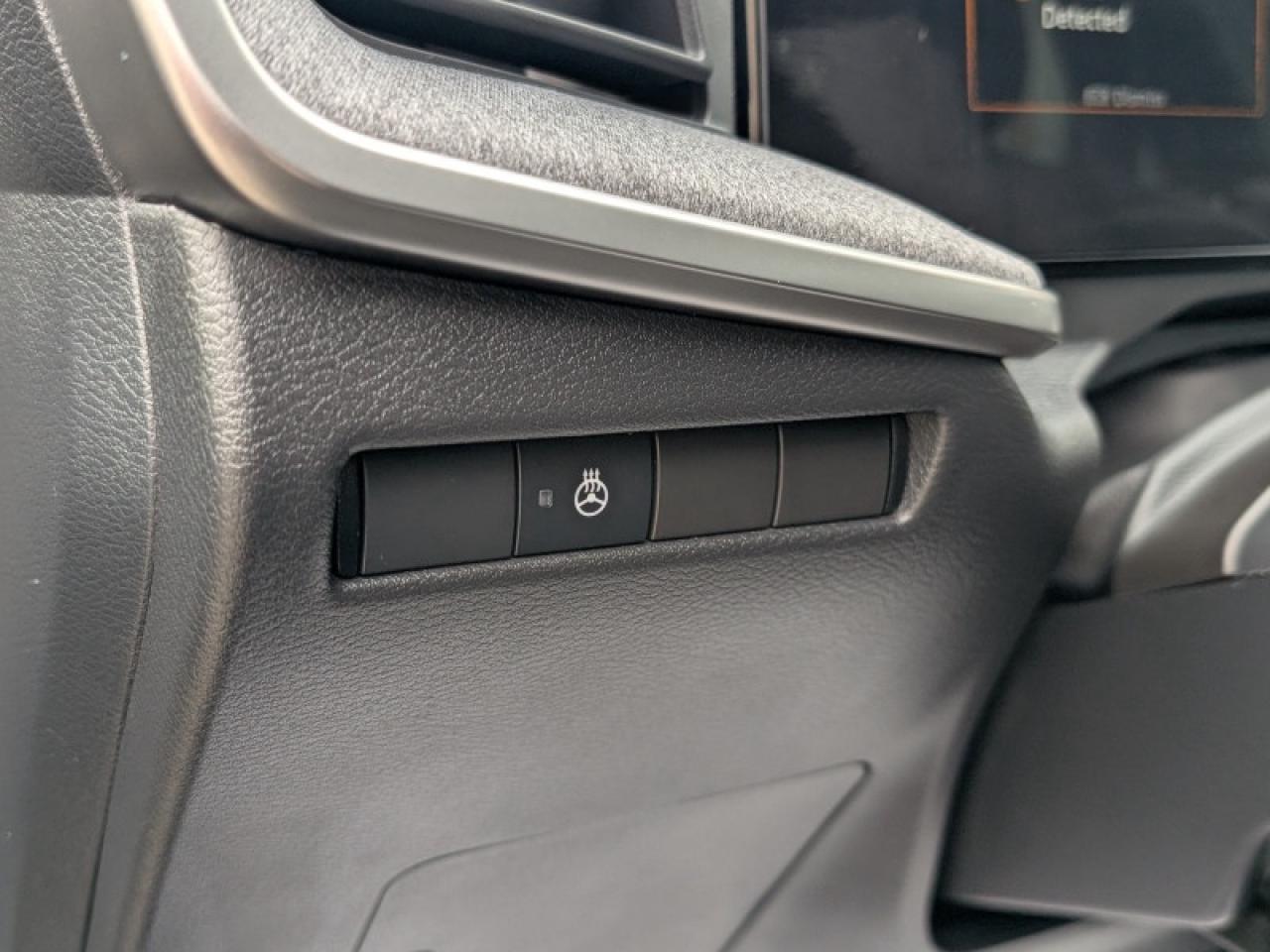 2025 Nissan Kicks SV  **LIKE NEW - ULTRA LOW KMS** Photo