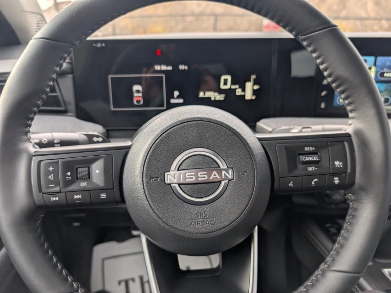 2025 Nissan Kicks SV  **LIKE NEW - ULTRA LOW KMS** Photo