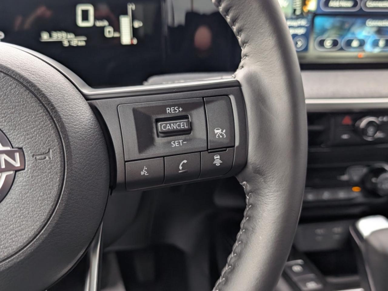 2025 Nissan Kicks SV  **LIKE NEW - ULTRA LOW KMS** Photo