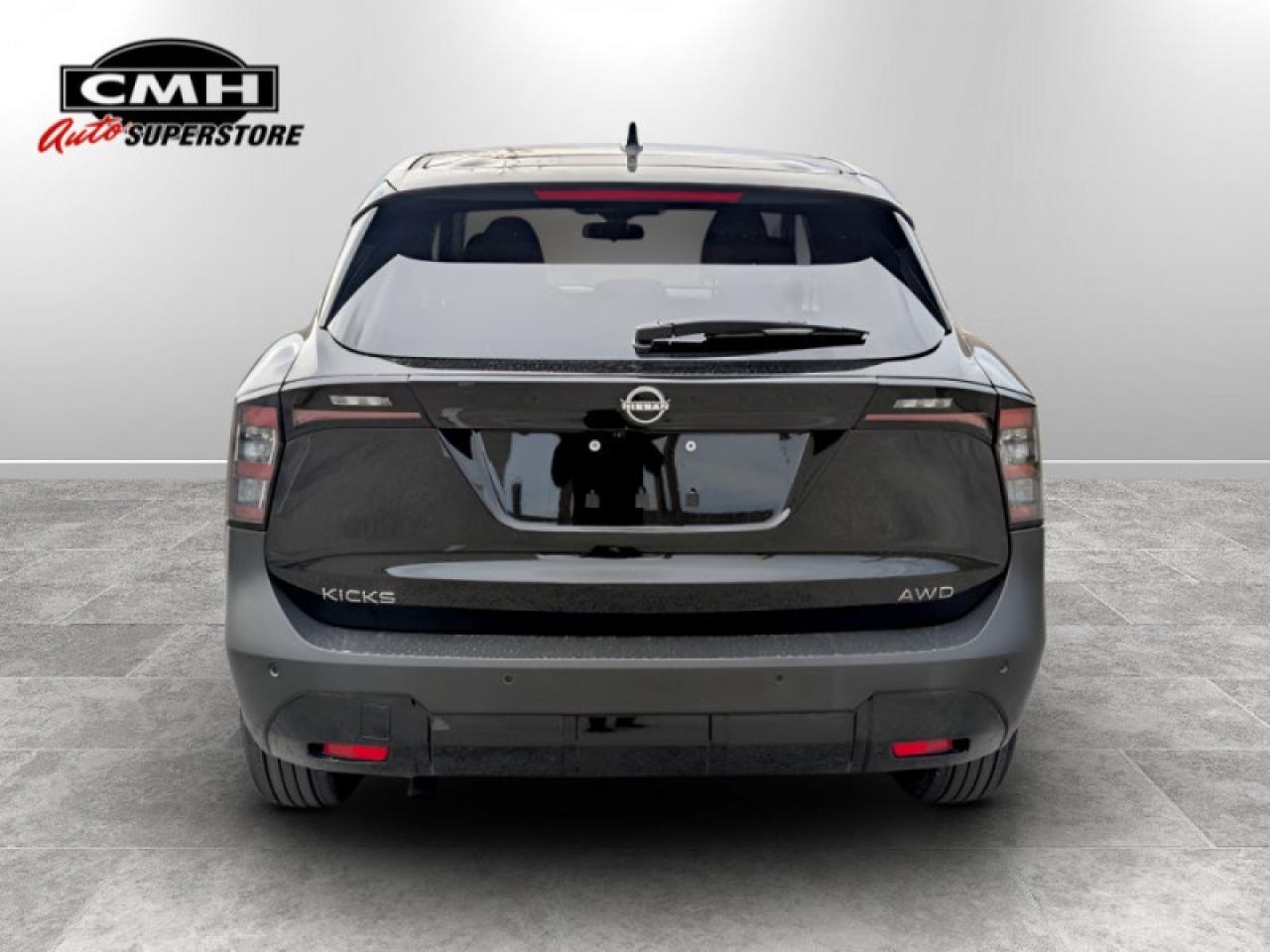 2025 Nissan Kicks SV  **LIKE NEW - ULTRA LOW KMS** Photo3
