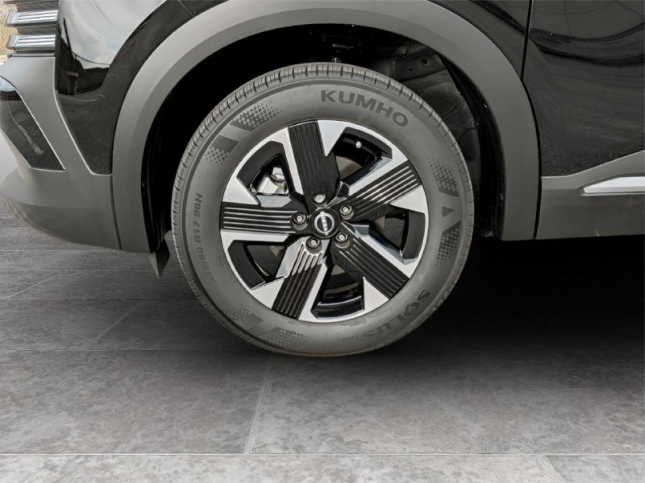 2025 Nissan Kicks SV  **LIKE NEW - ULTRA LOW KMS** Photo