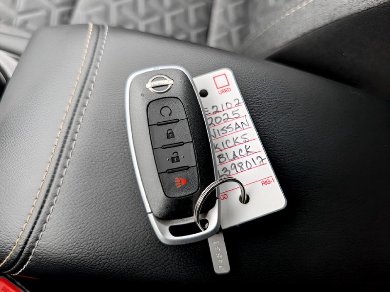 2025 Nissan Kicks SV  **LIKE NEW - ULTRA LOW KMS** Photo