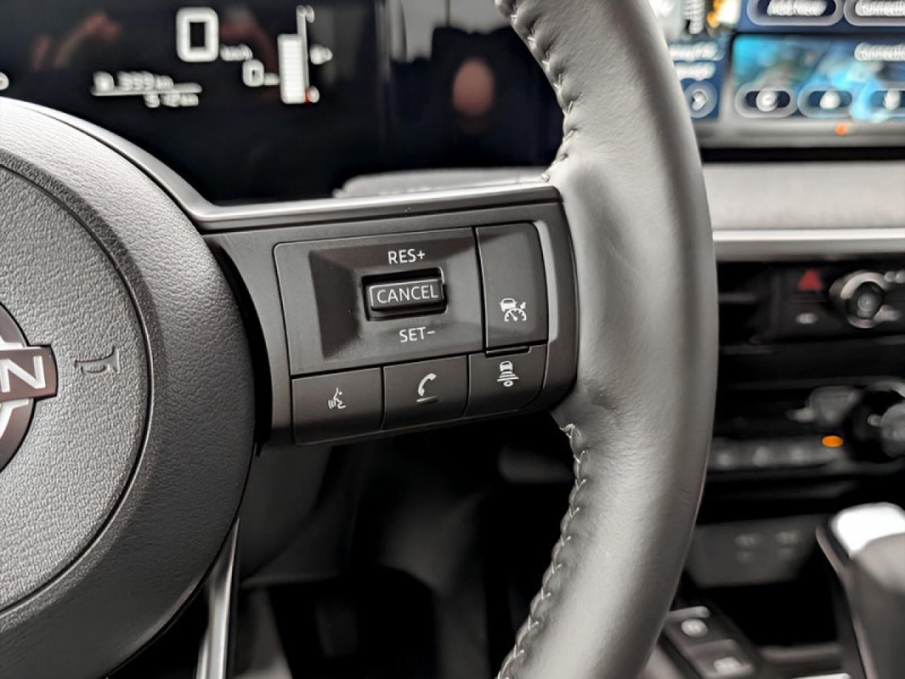 2025 Nissan Kicks SV  **LIKE NEW - ULTRA LOW KMS** Photo