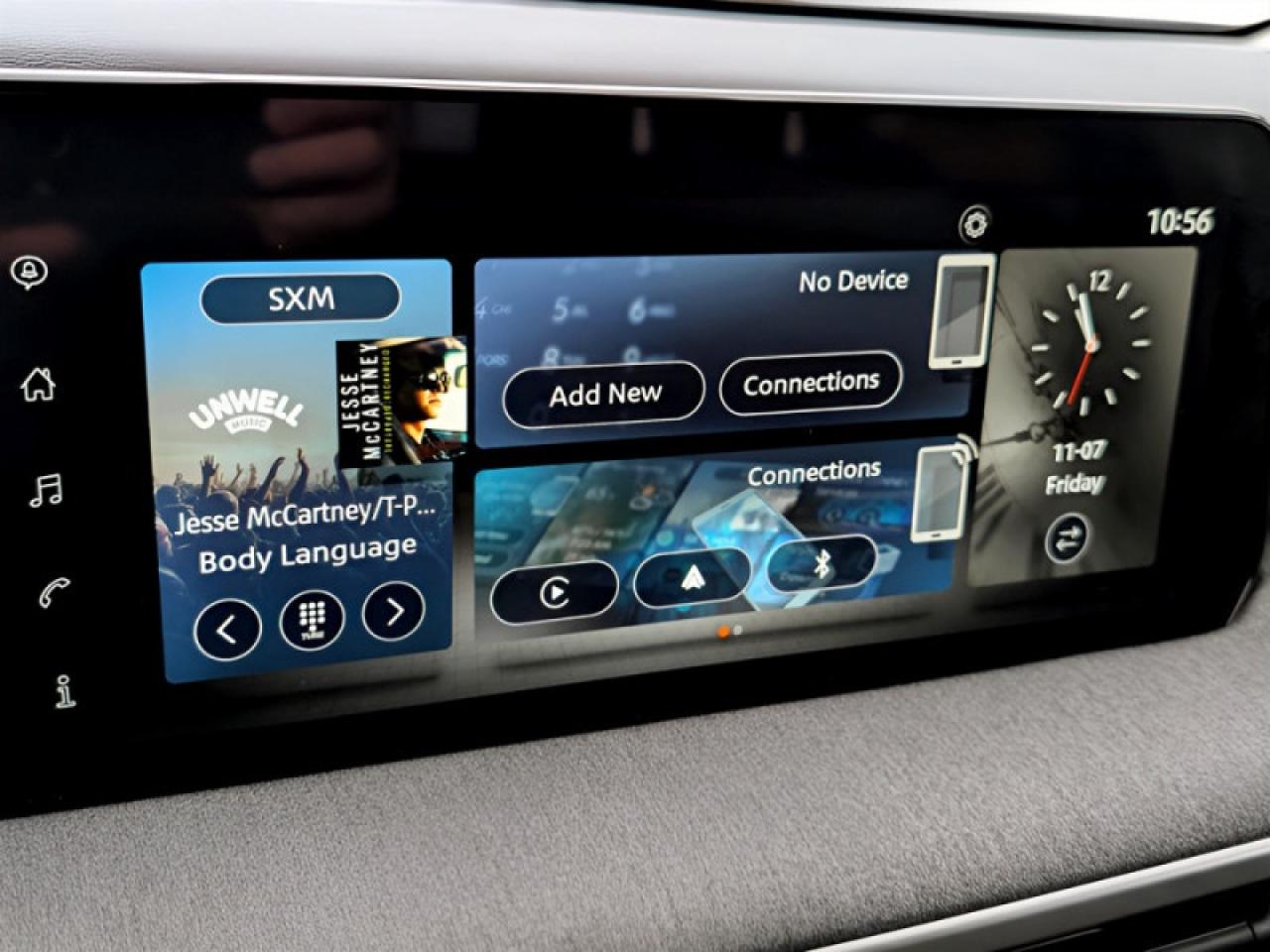 2025 Nissan Kicks SV  **LIKE NEW - ULTRA LOW KMS** Photo