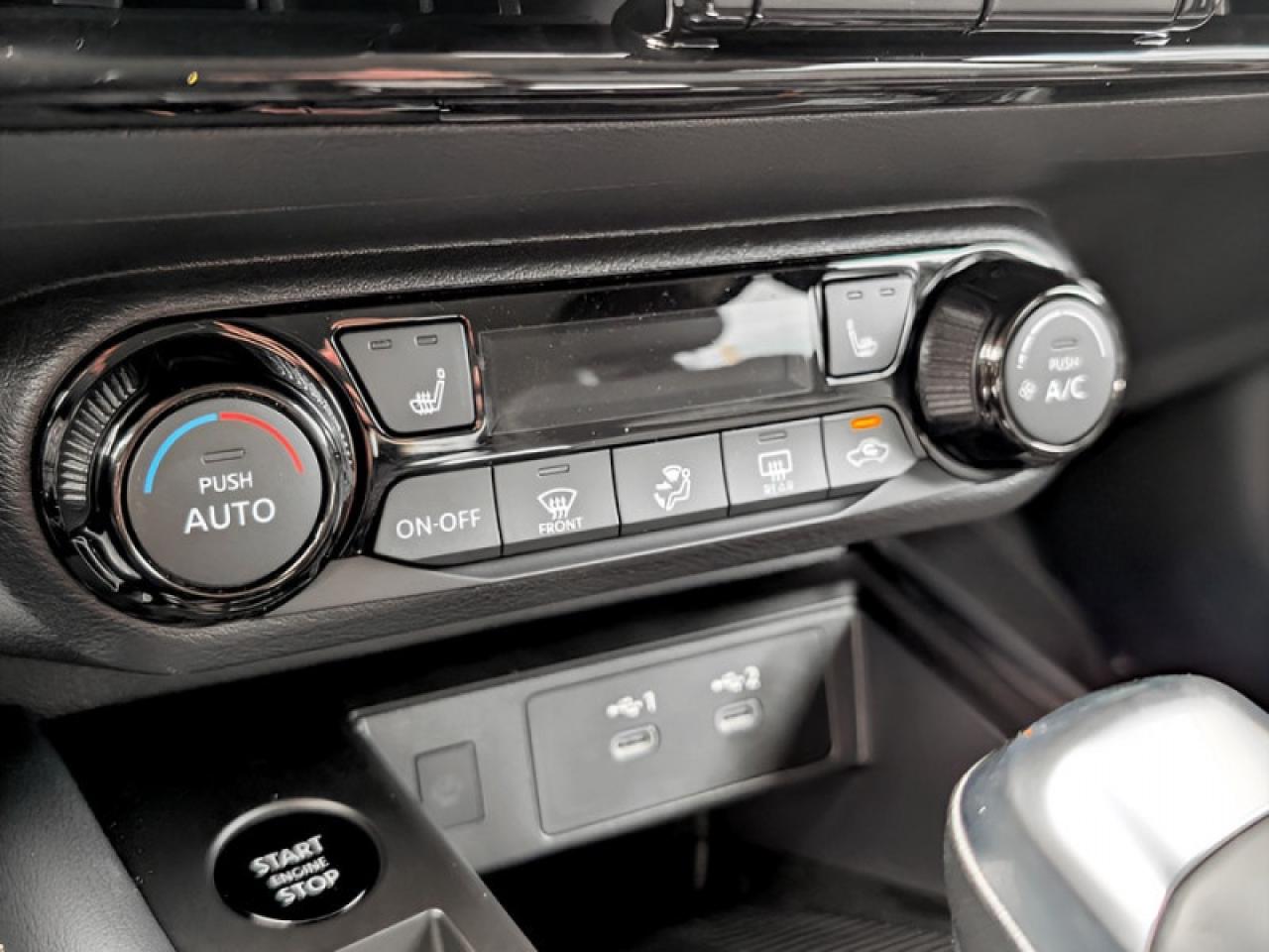 2025 Nissan Kicks SV  **LIKE NEW - ULTRA LOW KMS** Photo