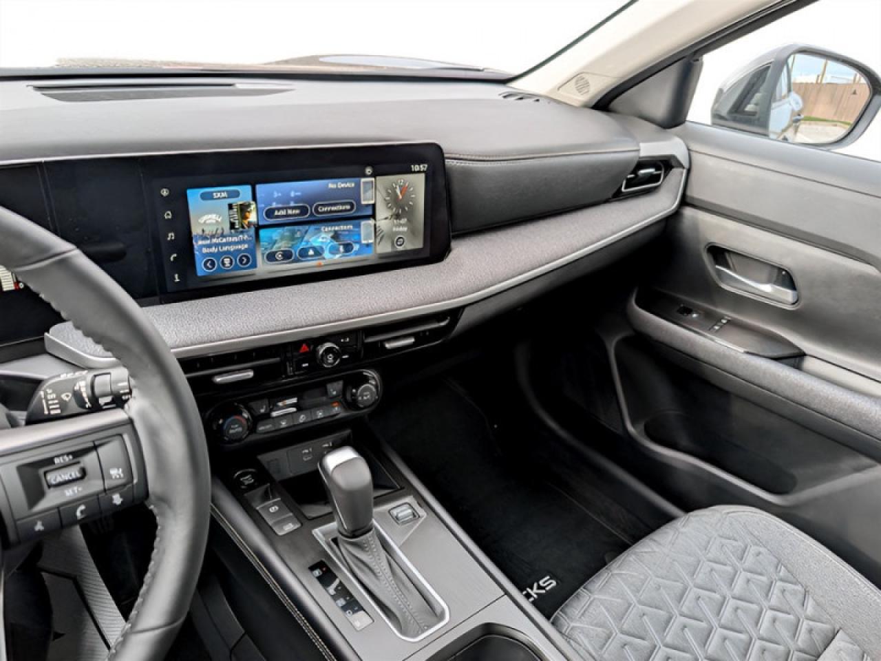 2025 Nissan Kicks SV  **LIKE NEW - ULTRA LOW KMS** Photo