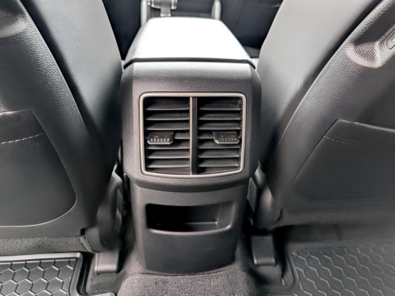 2025 Kia Sportage EX AWD  **VERY LOW KMS - SUNROOF** Photo