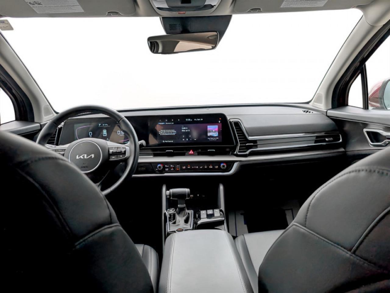 2025 Kia Sportage EX AWD  **VERY LOW KMS - SUNROOF** Photo