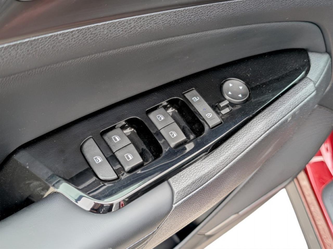 2025 Kia Sportage EX AWD  **VERY LOW KMS - SUNROOF** Photo