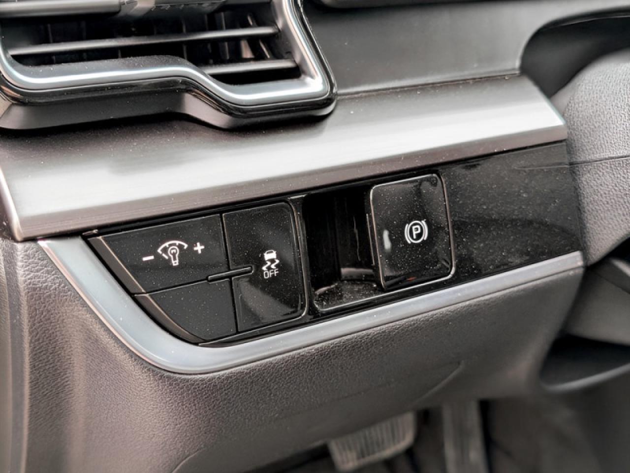 2025 Kia Sportage EX AWD  **VERY LOW KMS - SUNROOF** Photo