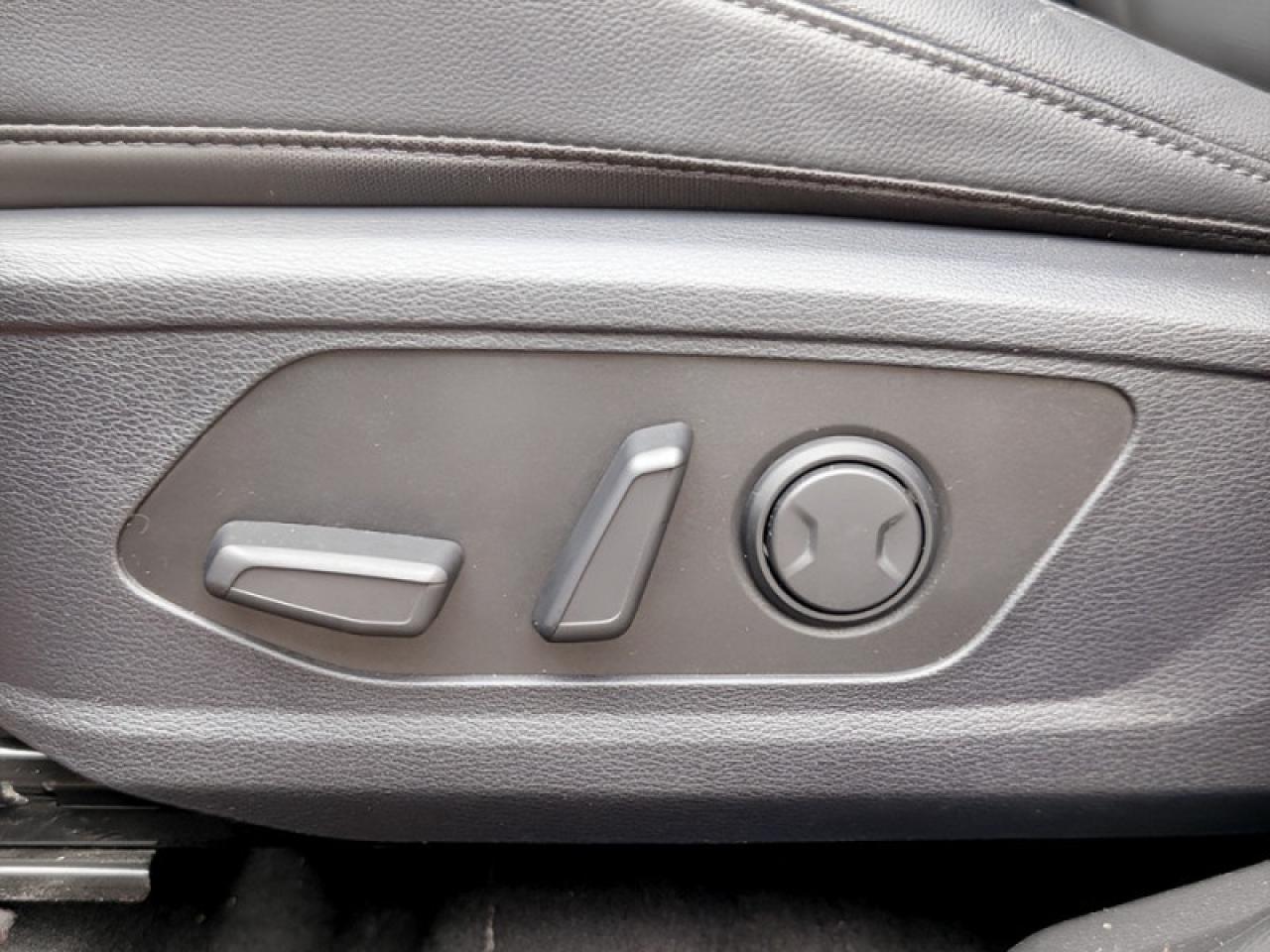 2025 Kia Sportage EX AWD  **VERY LOW KMS - SUNROOF** Photo