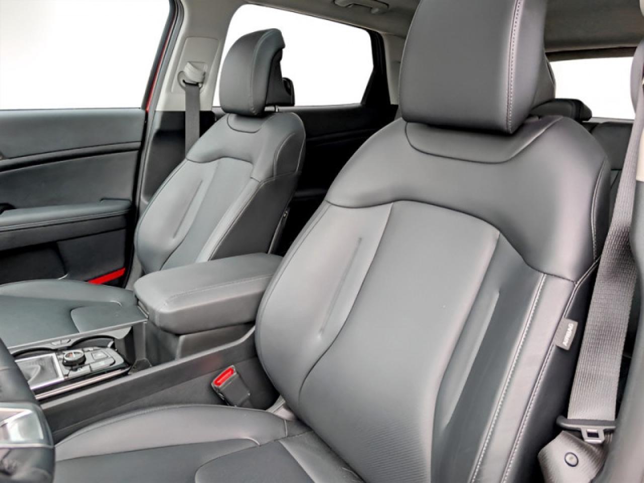 2025 Kia Sportage EX AWD  **VERY LOW KMS - SUNROOF** Photo