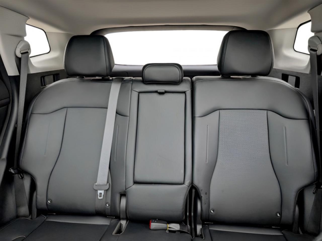 2025 Kia Sportage EX AWD  **VERY LOW KMS - SUNROOF** Photo