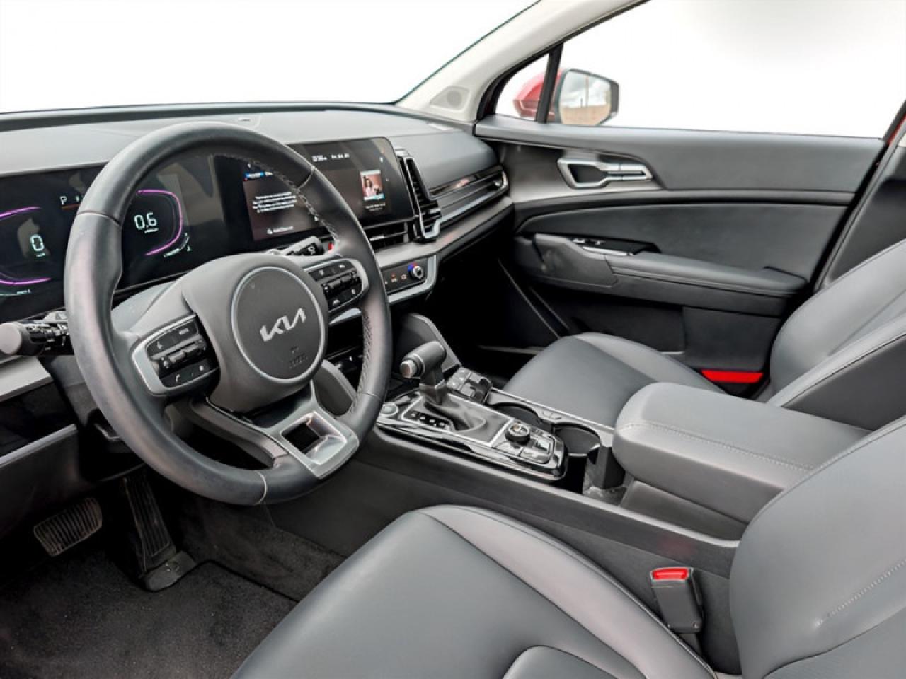 2025 Kia Sportage EX AWD  **VERY LOW KMS - SUNROOF** Photo